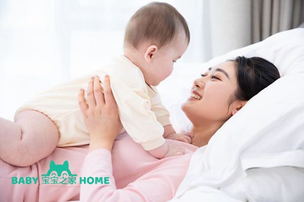 摄图网_501578725_妈妈和婴儿玩闹（企业商用）.jpg