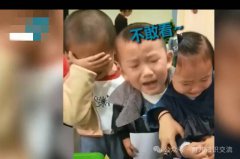 幼儿园采血现场哭声震天，萌娃们边哭边排队，三号萌娃小动作亮了